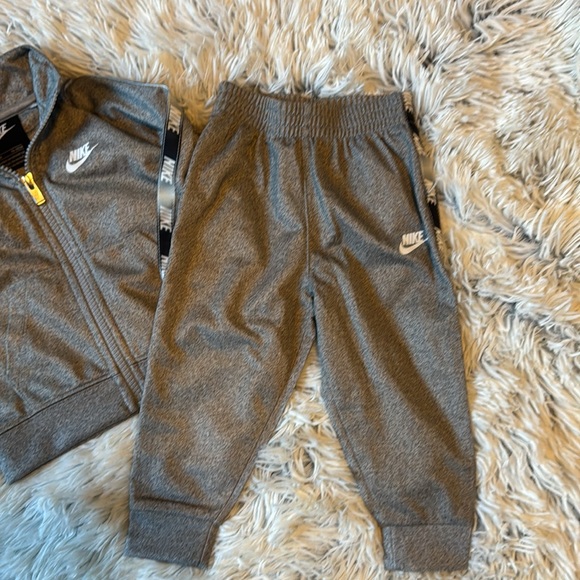 Nike | Matching Set | 12 Months - Picture 3 of 3
